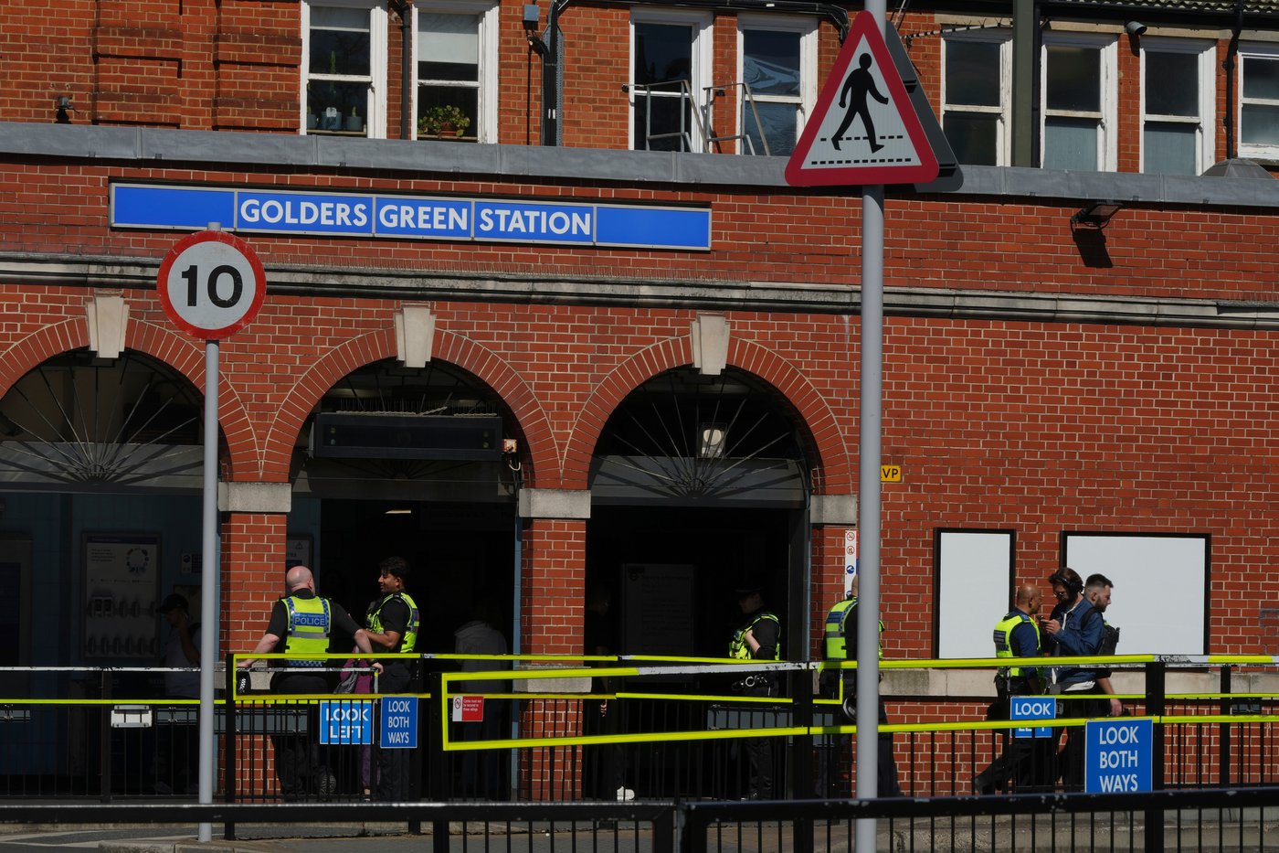 Counterterror police probe arson attack at a former London synagogue amid antisemitic attacks | iNFOnews.ca