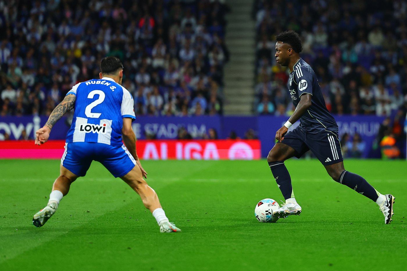 Vinícius scores twice as Real Madrid's victory keeps Barcelona waiting for Spanish league title | iNFOnews.ca