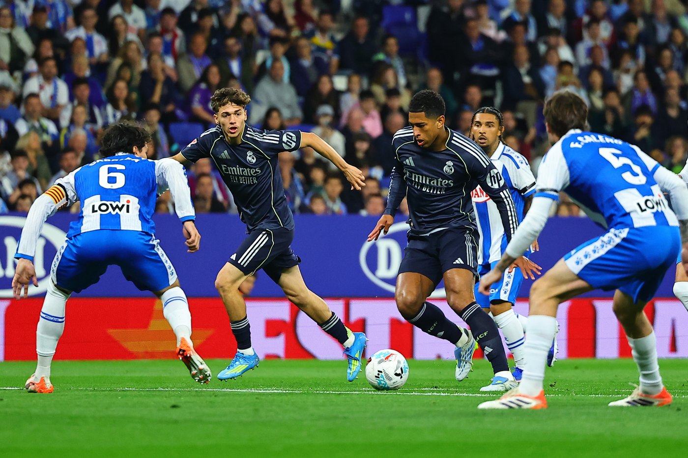 Vinícius scores twice as Real Madrid's victory keeps Barcelona waiting for Spanish league title | iNFOnews.ca