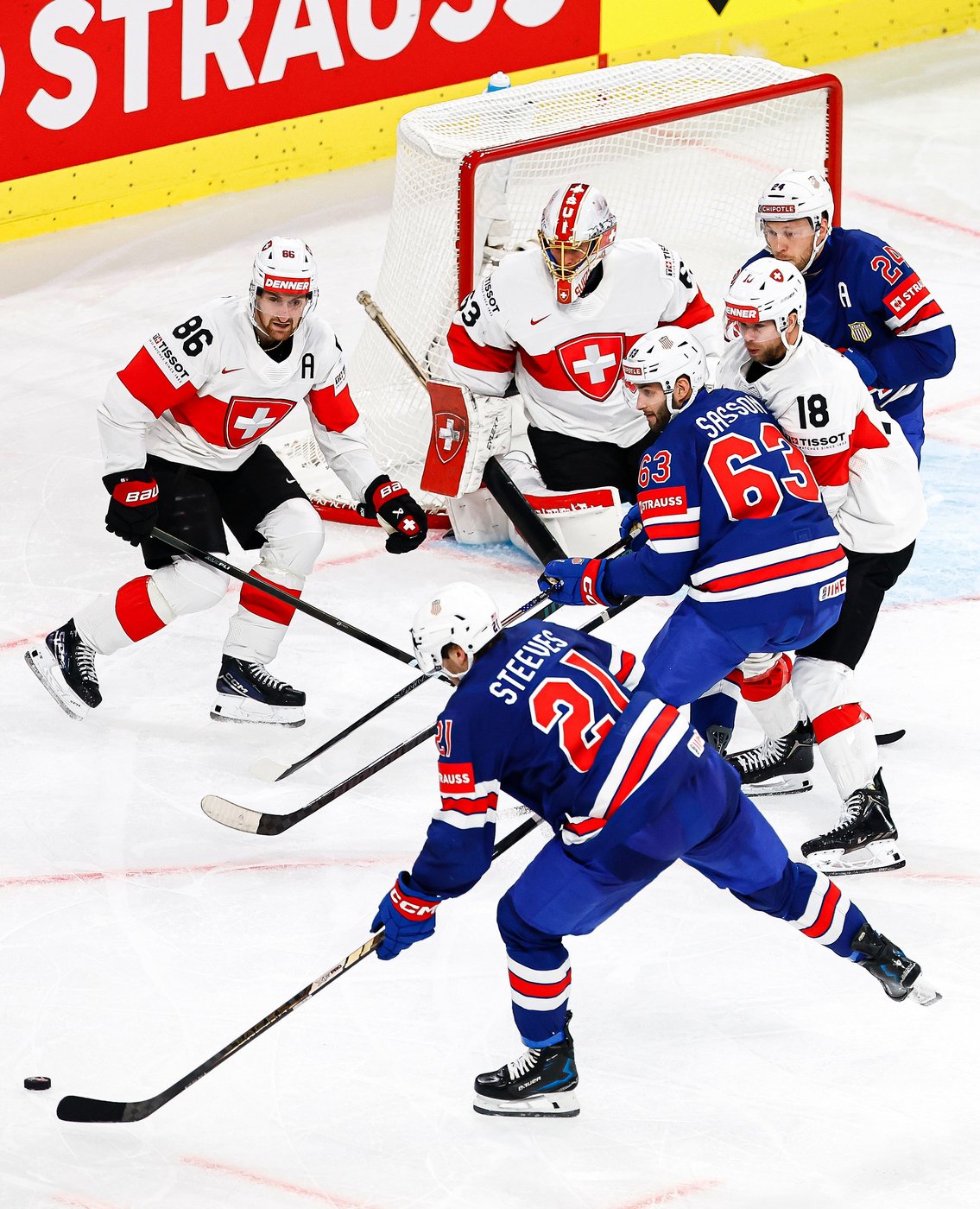 Switzerland beats defending champion the US in ice hockey worlds opener | iNFOnews.ca