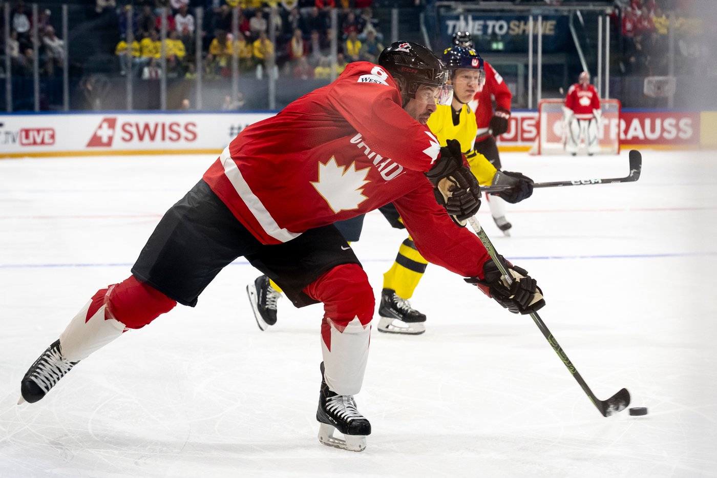 Switzerland beats defending champion the US in ice hockey worlds opener | iNFOnews.ca