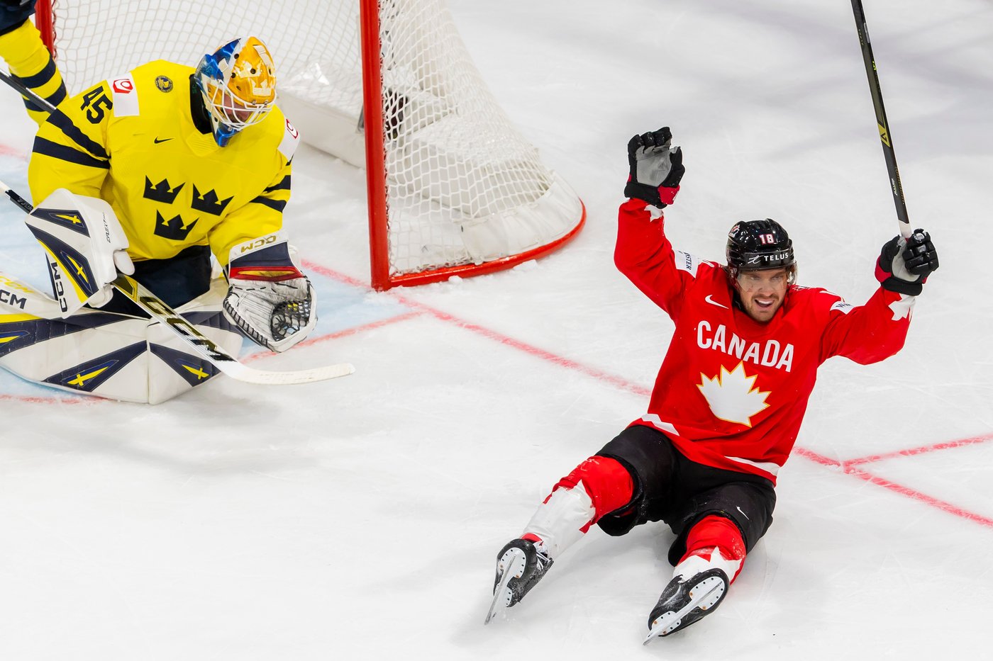 Switzerland beats defending champion the US in ice hockey worlds opener | iNFOnews.ca
