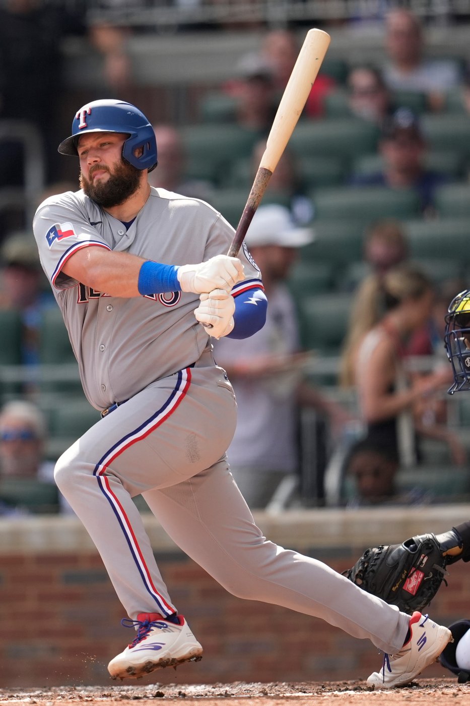 Nimmo delivers go-ahead, 2-run single in 6th inning and drives in 3 as Rangers edge Braves 7-6 | iNFOnews.ca