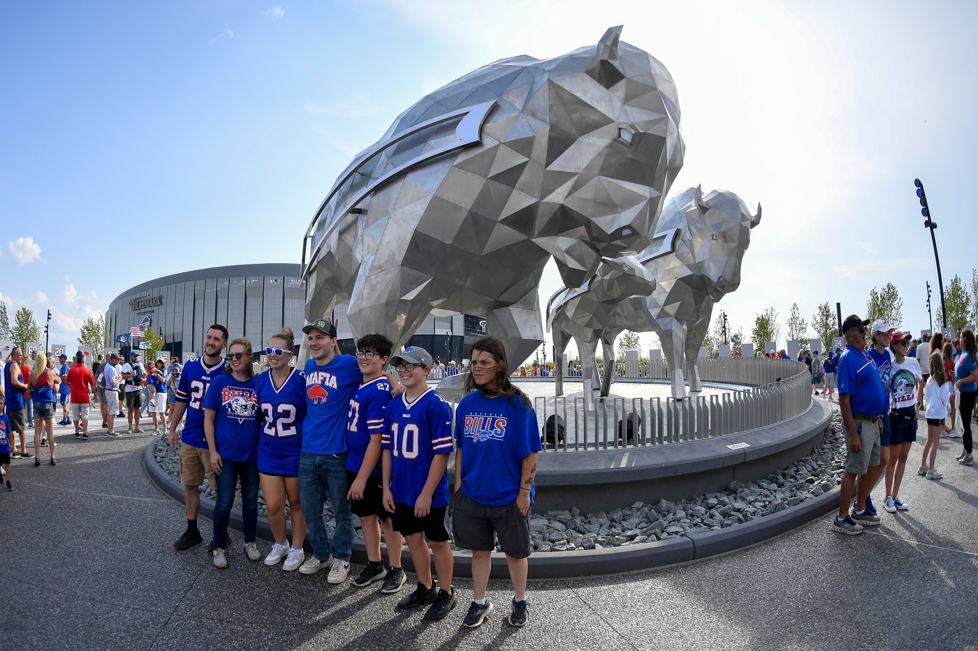 Bills coach Joe Brady enjoys father-son moment before team holds first practice in new stadium | iNFOnews.ca