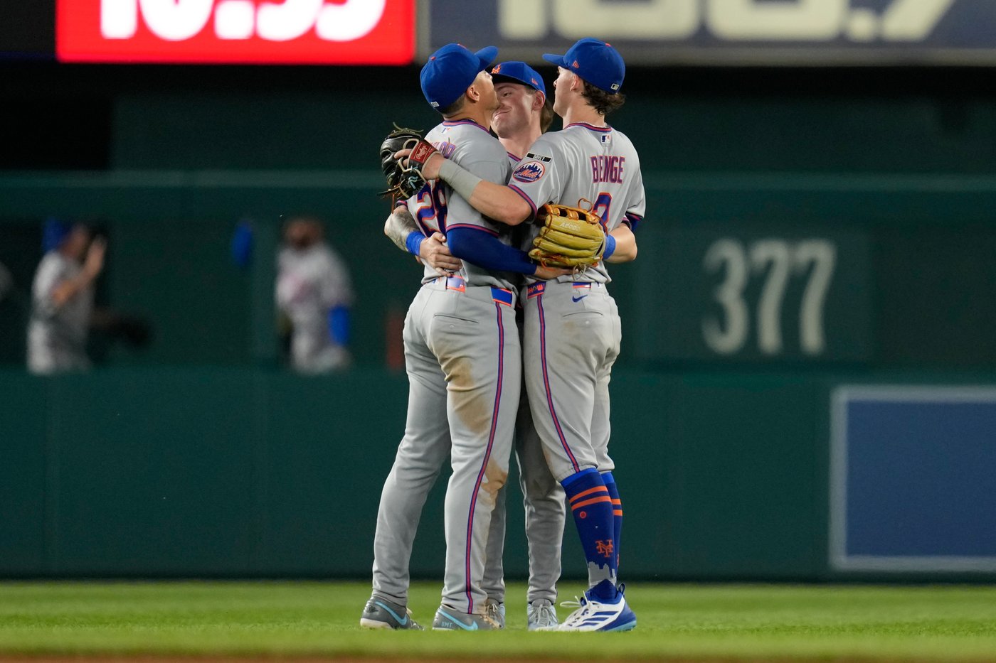 Mets score 10 runs in the 12th, Nationals leave 19 on base in New York's wild 16-7 win | iNFOnews.ca