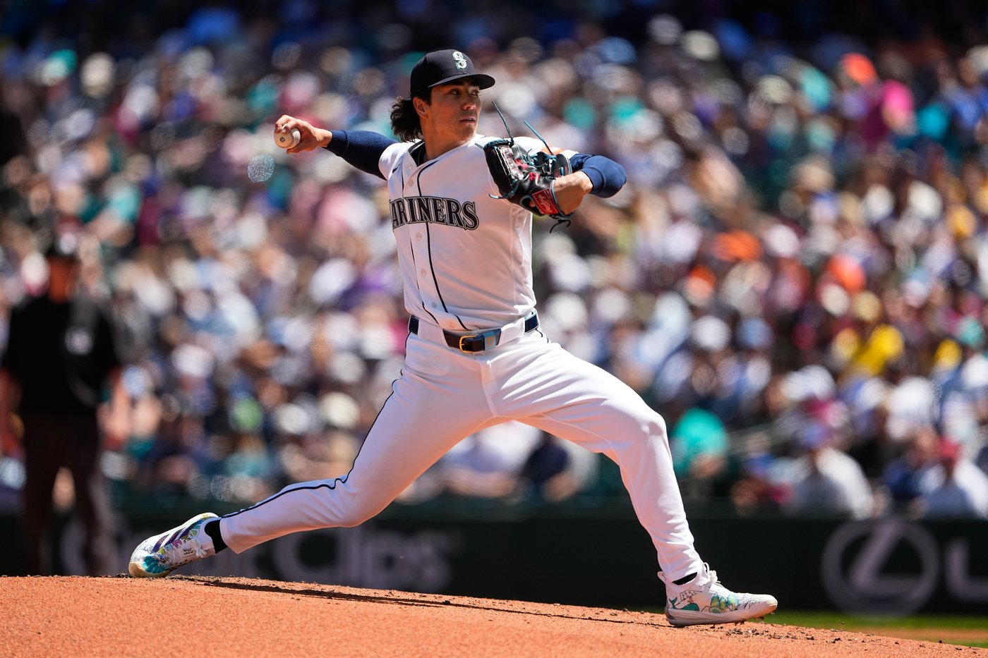Bryan Woo throws 7 scoreless innings as the Mariners beat the Orioles 3-0 | iNFOnews.ca