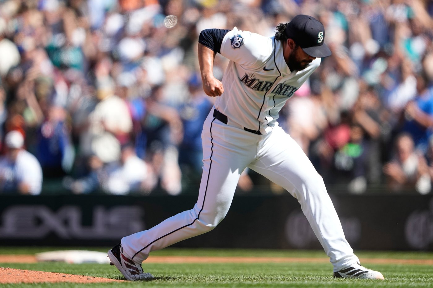 Bryan Woo throws 7 scoreless innings as the Mariners beat the Orioles 3-0 | iNFOnews.ca