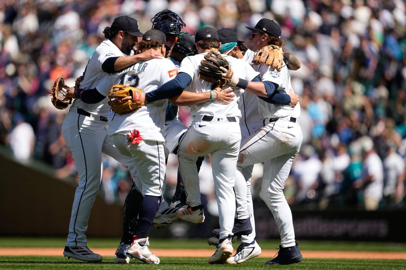Bryan Woo throws 7 scoreless innings as the Mariners beat the Orioles 3-0 | iNFOnews.ca