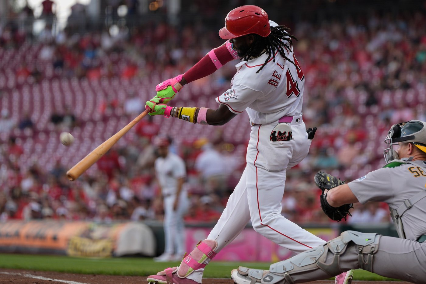 Reds homer four times to back Andrew Abbott, beat the Athletics 6-5 to complete sweep | iNFOnews.ca
