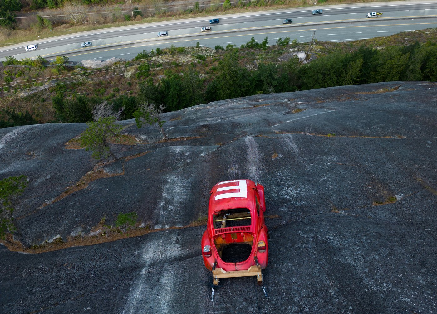 Portion of park closed as Volkswagen shell hangs on rock face in Squamish, B.C. | iNFOnews.ca