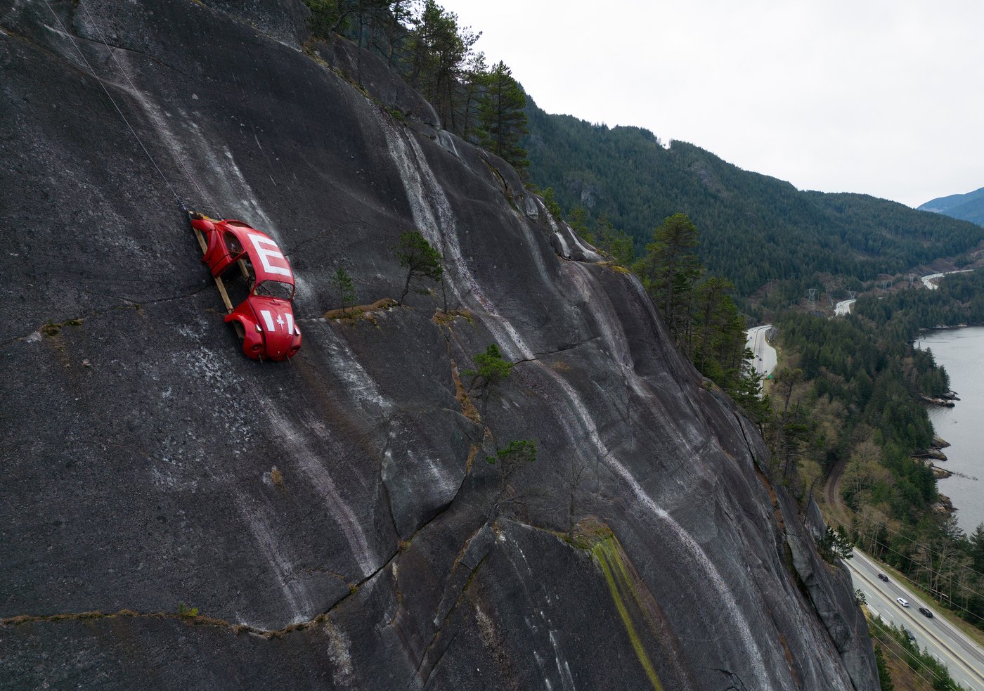 Portion of park closed as Volkswagen shell hangs on rock face in Squamish, B.C. | iNFOnews.ca