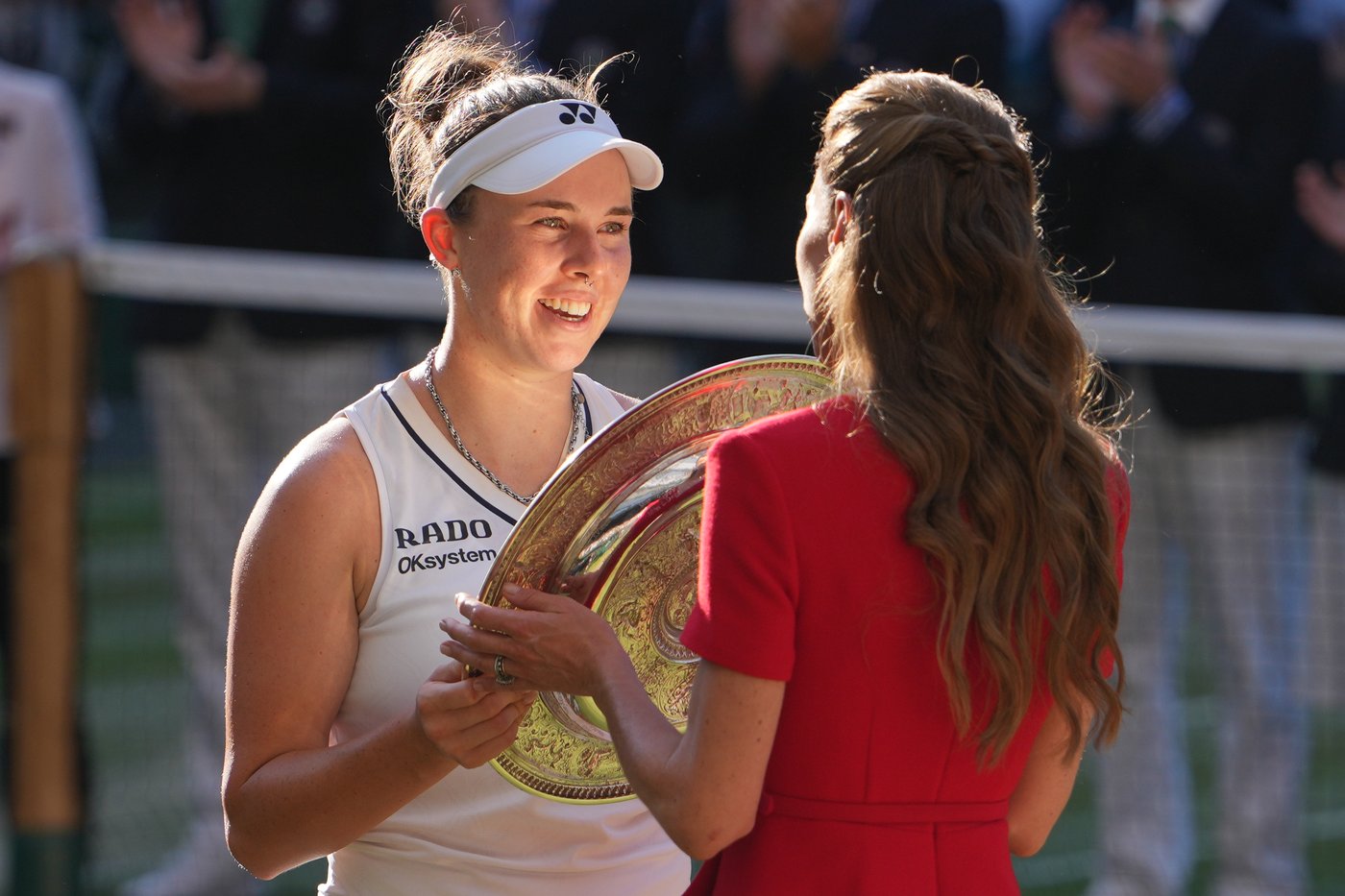 Noskova's glimpse of Wimbledon trophies on bathroom break helped her regroup to claim 1st Grand Slam | iNFOnews.ca Noskova's glimpse of Wimbledon trophies on bathroom break helped her regroup to claim 1st Grand Slam | iNFOnews.ca