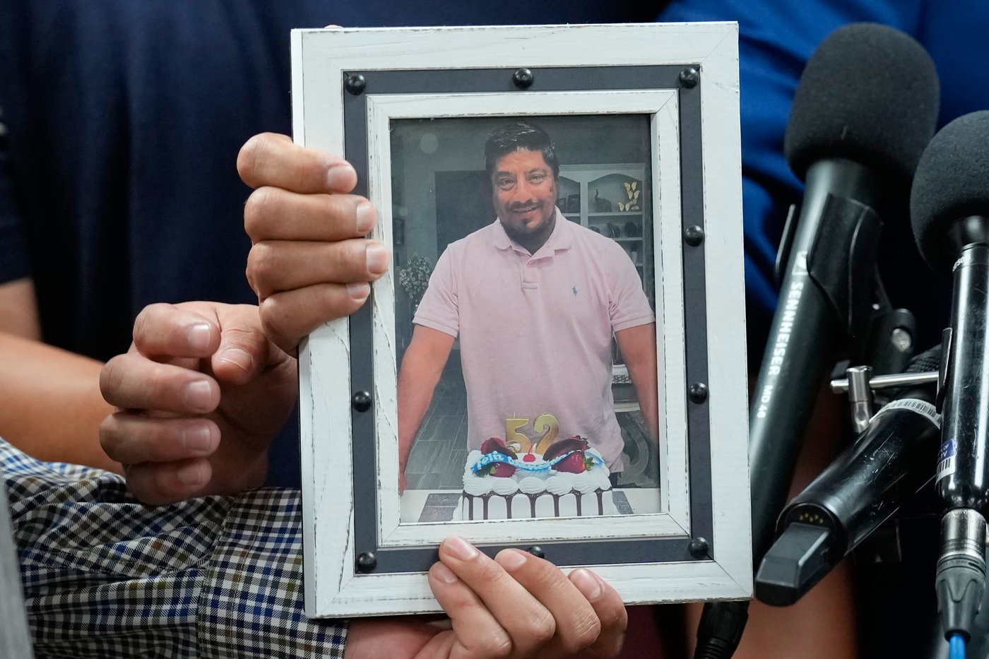 DHS was granted $20M for body cameras. ICE agents in fatal Houston shooting had none | iNFOnews.ca DHS was granted $20M for body cameras. ICE agents in fatal Houston shooting had none | iNFOnews.ca