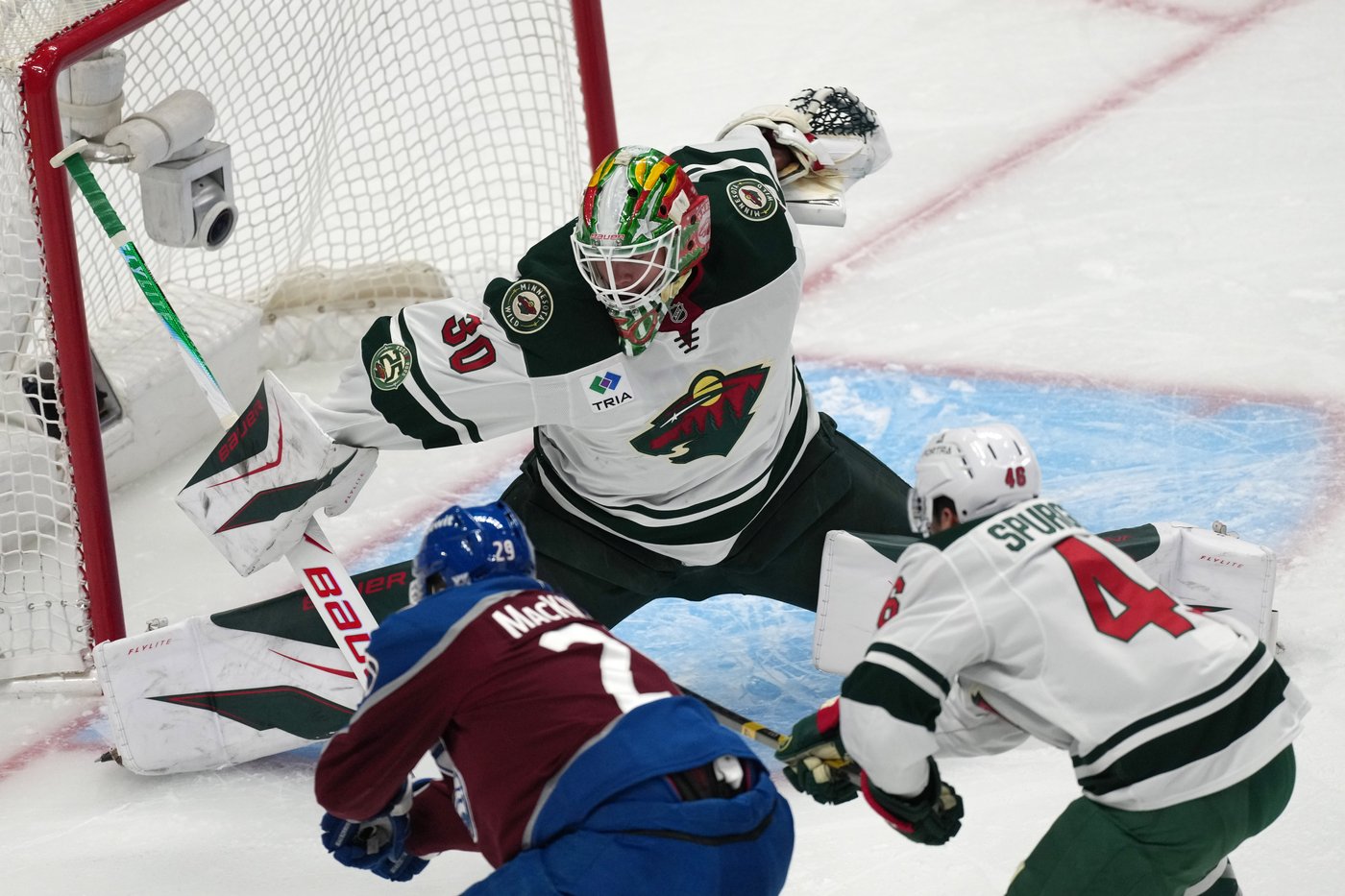 Cale Makar returns from injury, scores twice as Avalanche outlast Wild 9-6 in wacky Game 1 | iNFOnews.ca
