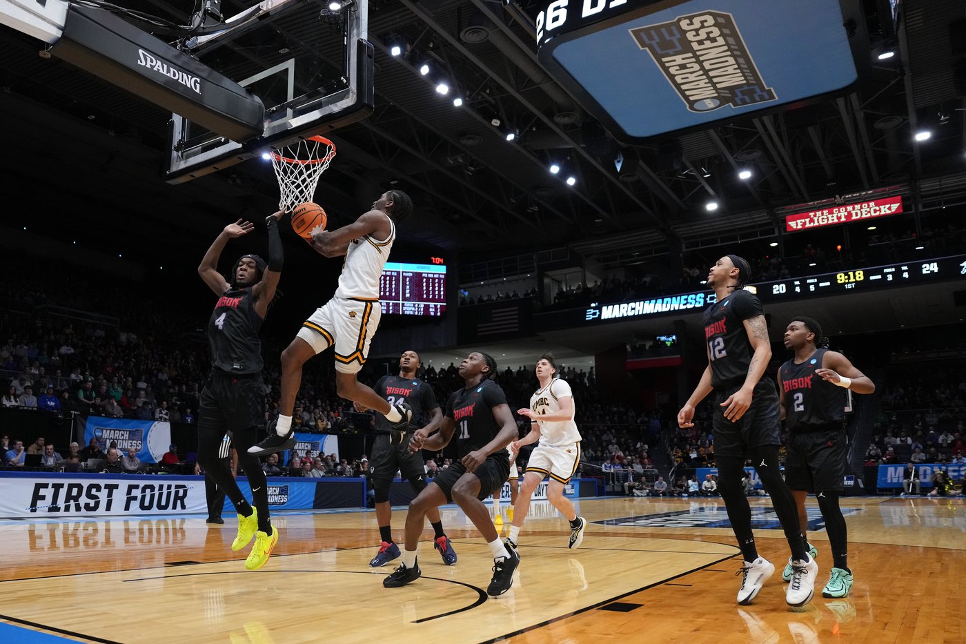 Howard gets its first March Madness win, holding off UMBC 86-83 in the First Four | iNFOnews.ca