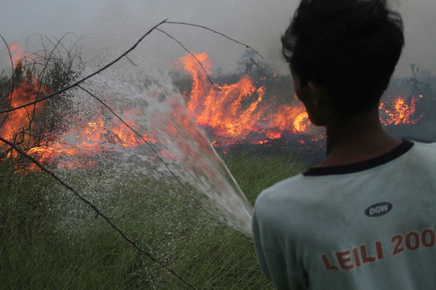 Indonesia intensifies aerial firefighting as wildfire haze spreads to Malaysia | iNFOnews.ca Indonesia intensifies aerial firefighting as wildfire haze spreads to Malaysia | iNFOnews.ca