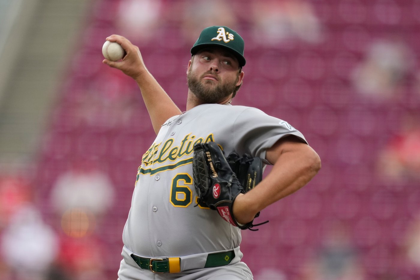 Reds homer four times to back Andrew Abbott, beat the Athletics 6-5 to complete sweep | iNFOnews.ca