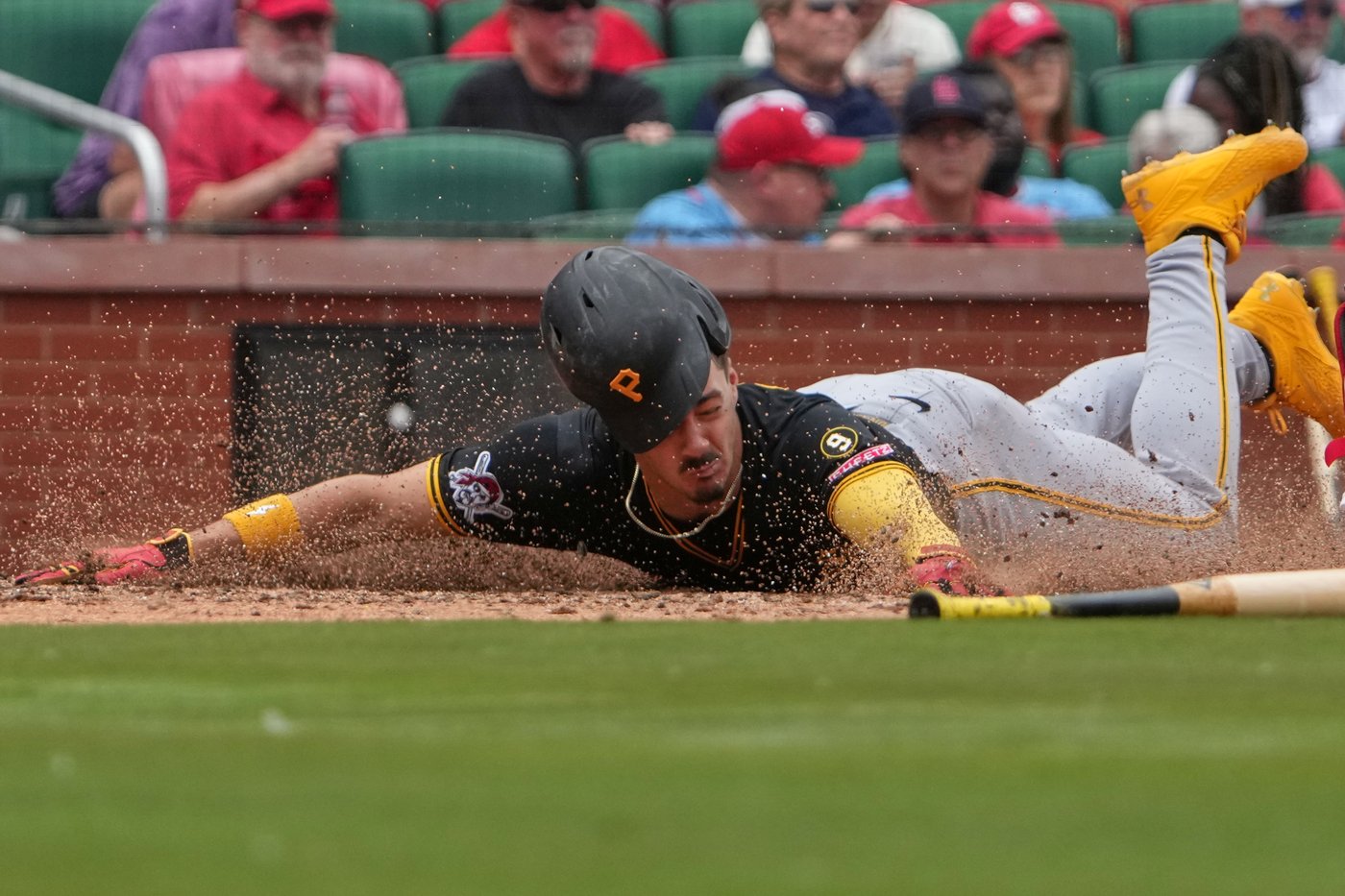 Lowe homers, Griffin extends hitting streak and Pirates beat Cardinals 6-2 | iNFOnews.ca