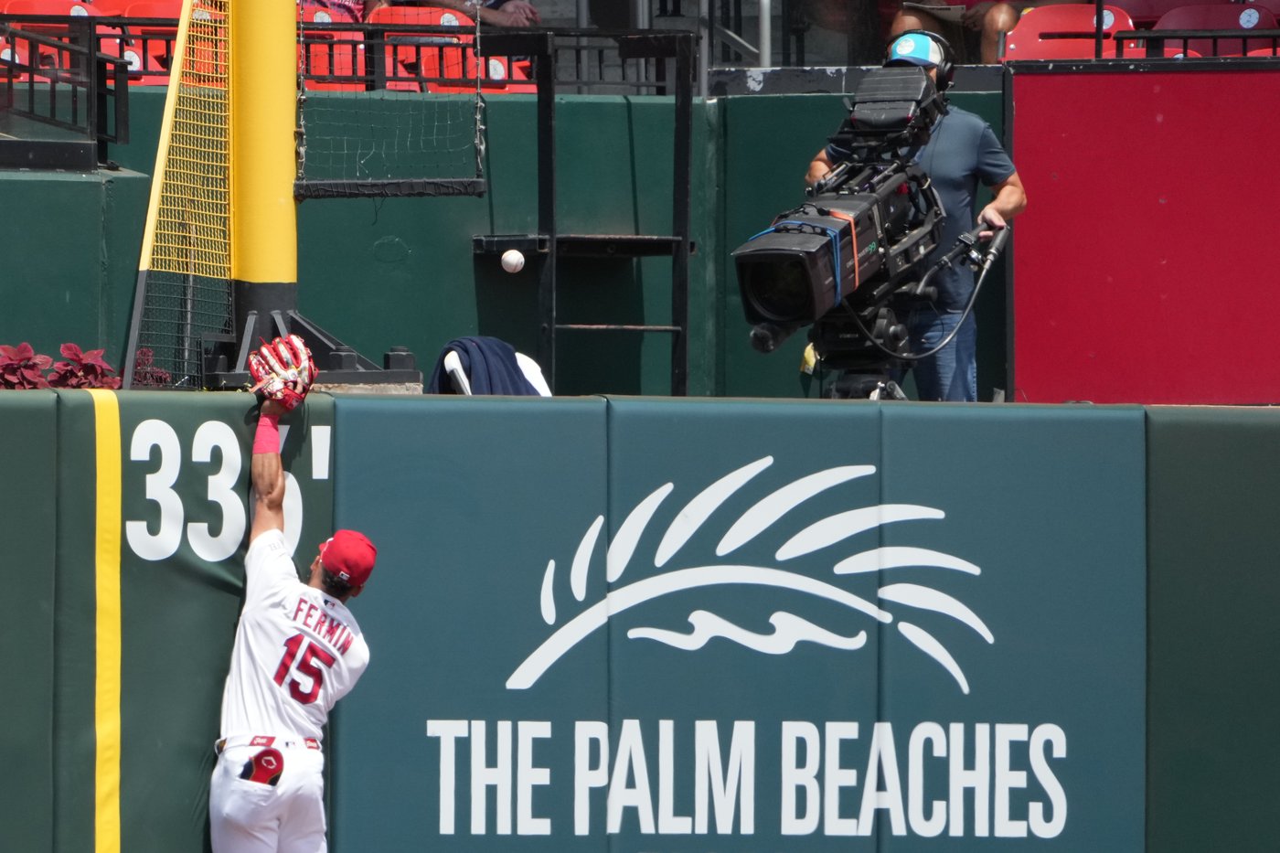 Lowe homers, Griffin extends hitting streak and Pirates beat Cardinals 6-2 | iNFOnews.ca