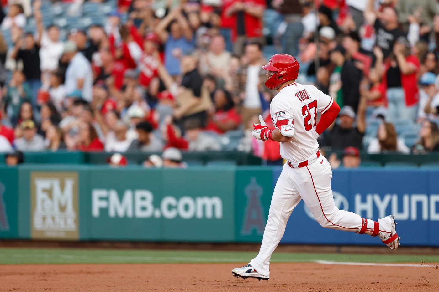 Mike Trout hits 2-run homer and Angels clinch series over Rangers with 5-2 win | iNFOnews.ca