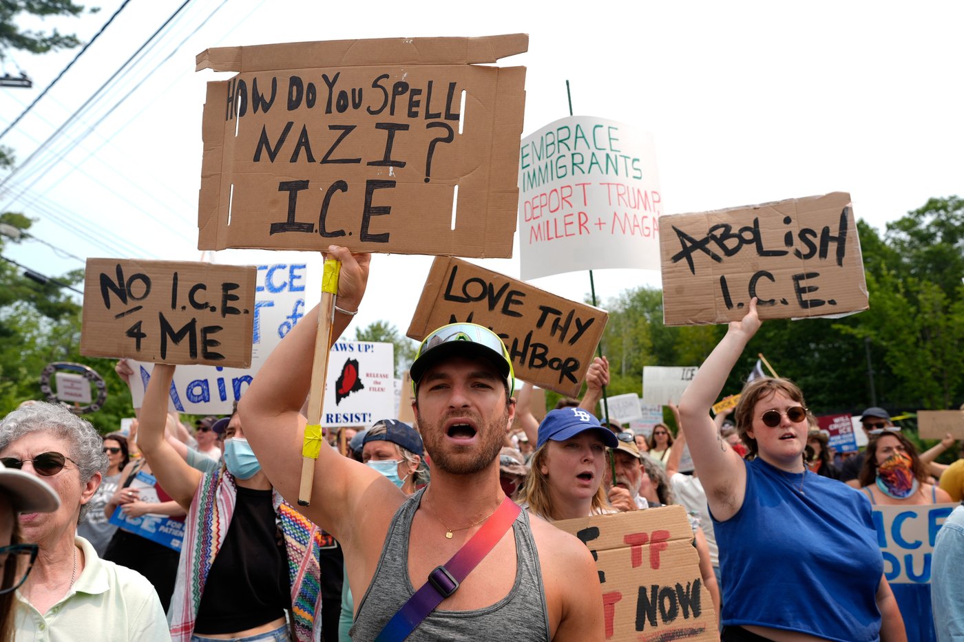 Trump administration orders ICE to suspend most vehicle stops after two deadly shootings | iNFOnews.ca