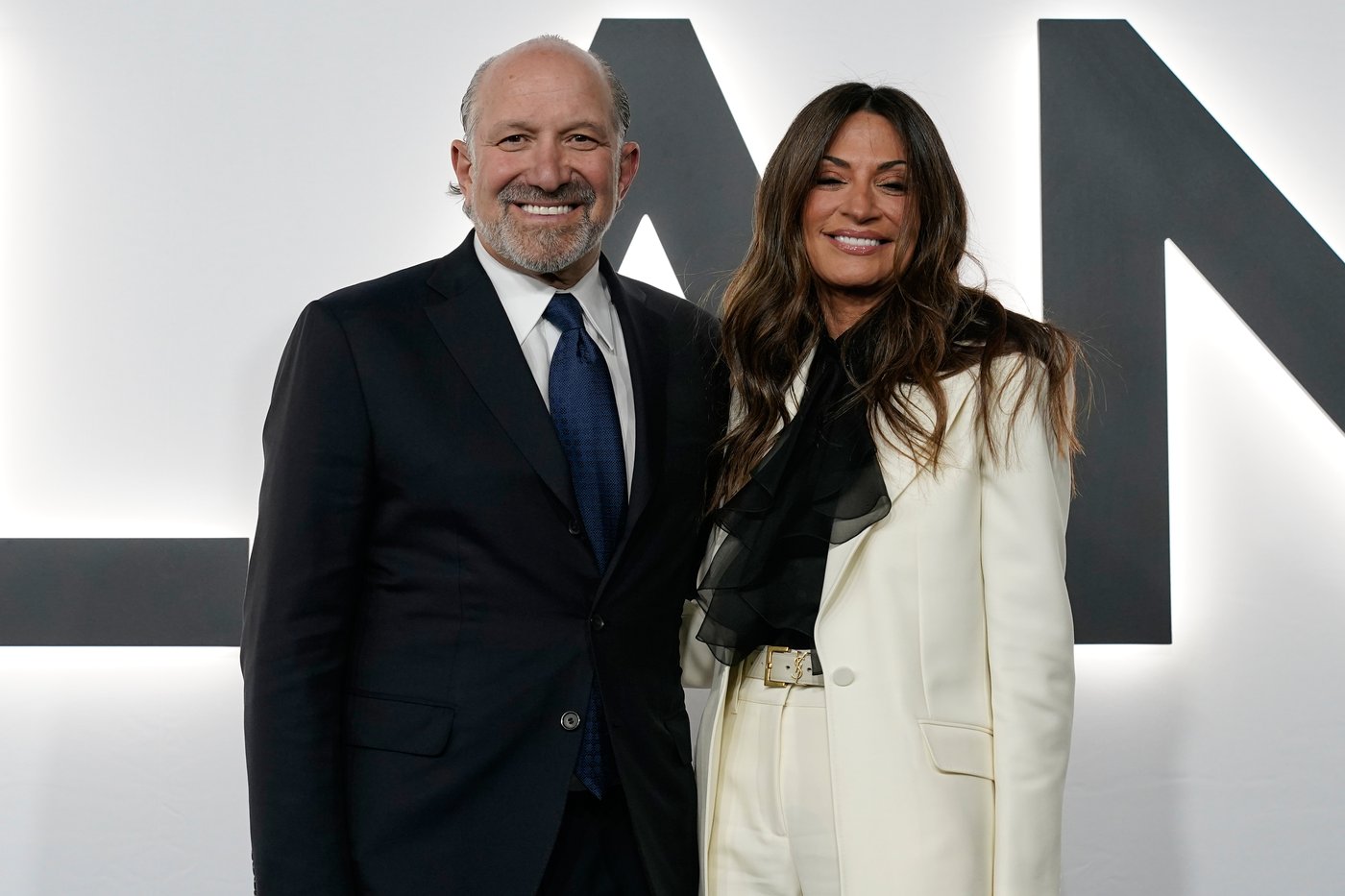 Commerce Secretary Howard Lutnick acknowledges meetings with Epstein that contradict previous claims | iNFOnews.ca