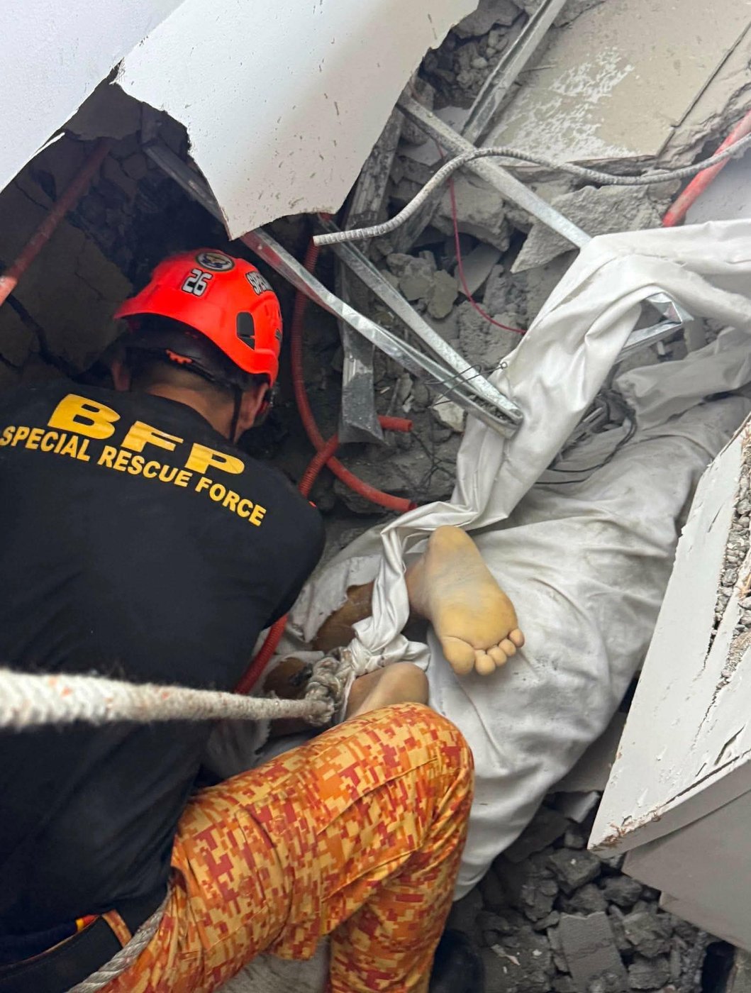 Building under construction in Philippines collapses, leaving 1 dead and 21 trapped | iNhome Building under construction in Philippines collapses, leaving 1 dead and 21 trapped | iNhome