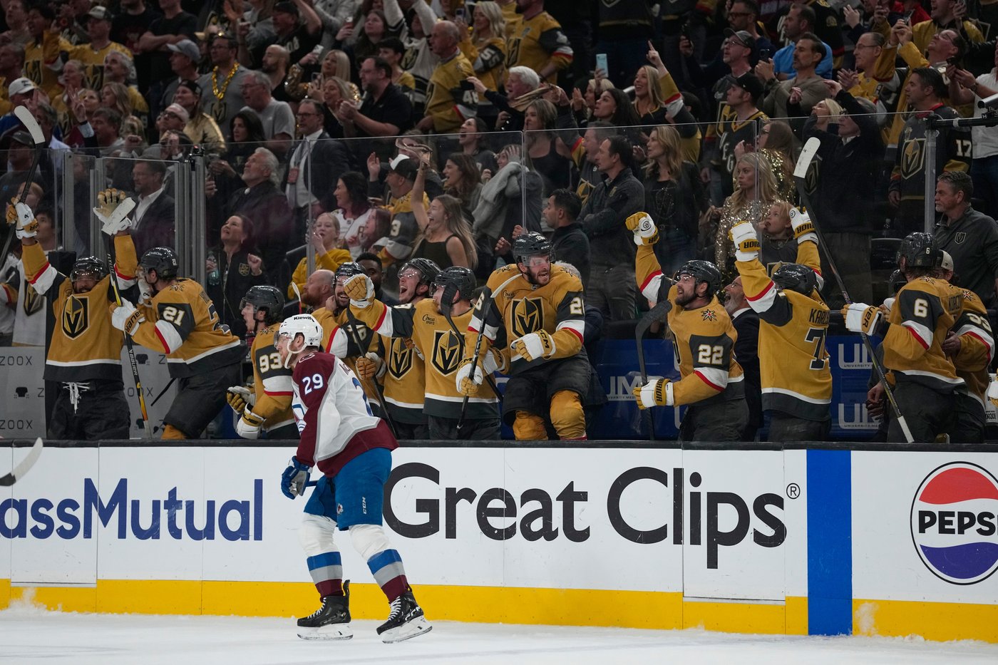 Joe Sakic backs Avs coach Jared Bednar, plans to run it back again with core led by Nathan MacKinnon | iNFOnews.ca Joe Sakic backs Avs coach Jared Bednar, plans to run it back again with core led by Nathan MacKinnon | iNFOnews.ca