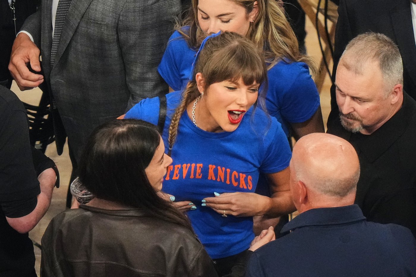 Taylor Swift attends Knicks' record-breaking rally over Spurs in Game 4 of the NBA Finals | iNFOnews.ca