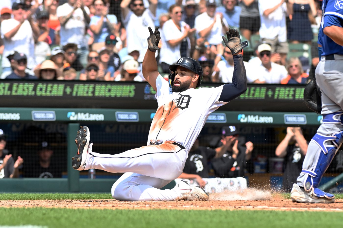 Michael Massey's 2-run, 2-out homer in 8th helps Royals beat Tigers 5-4 for 2nd straight win | iNFOnews.ca