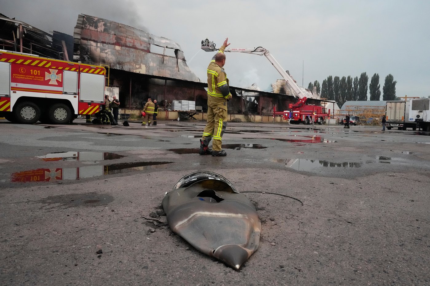 Photos show Russian attack on a warehouse in Kyiv | iNFOnews.ca