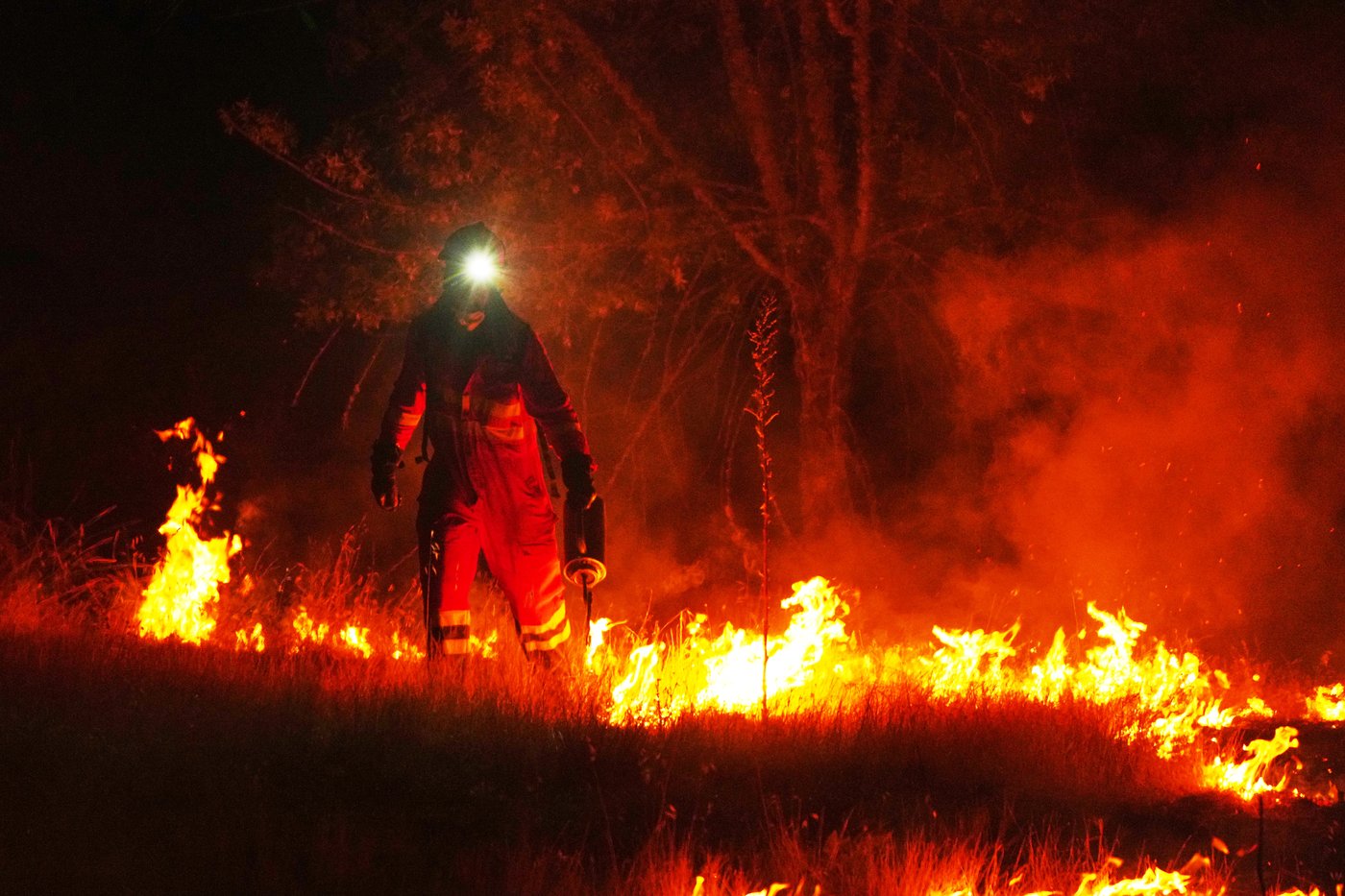 France orders 4,000 more evacuated as fires displace a third of a million across southwest Europe | iNFOnews.ca