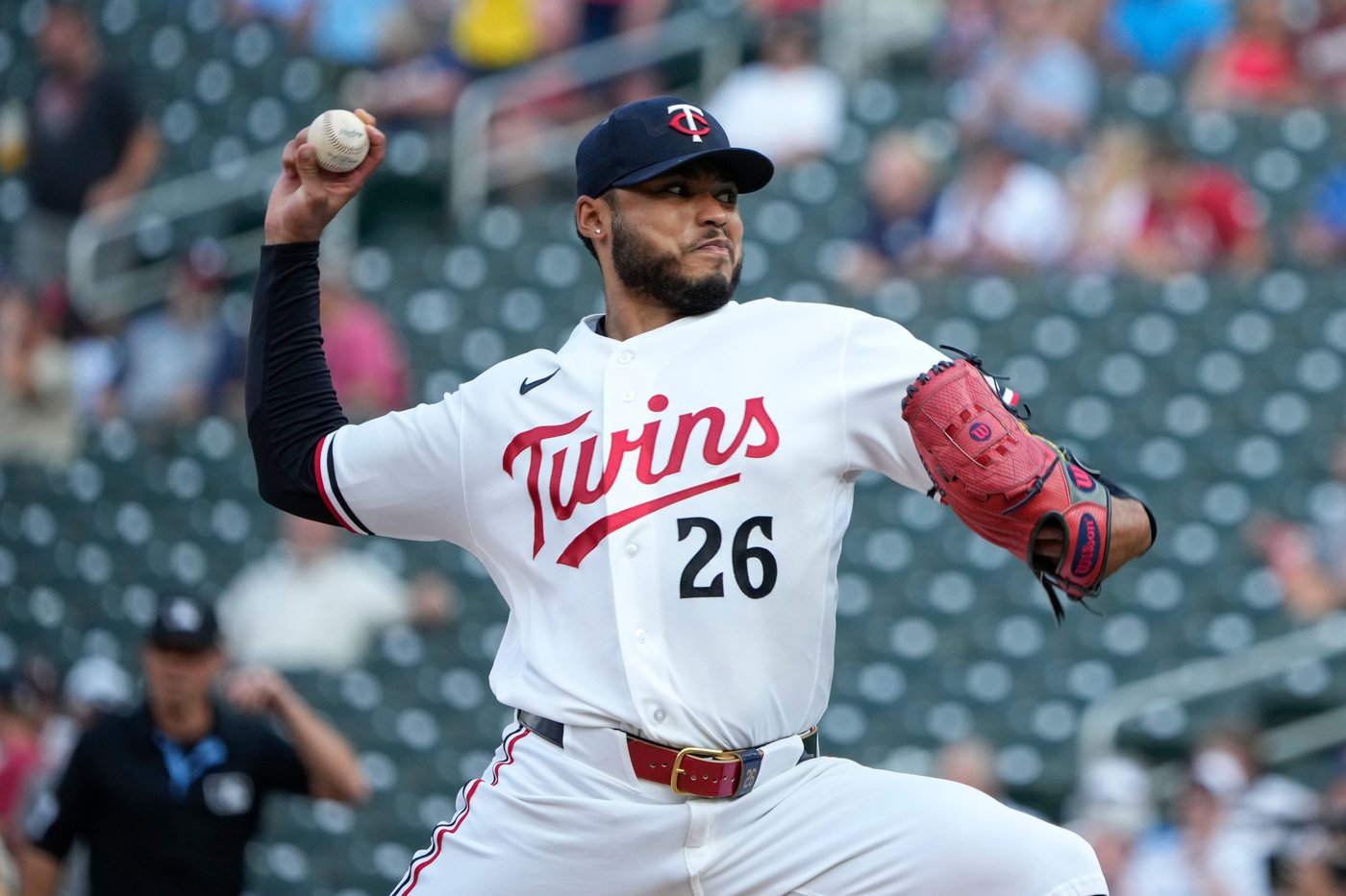 Royce Lewis hits walk-off triple as Twins rally past Royals 3-2 after Buxton exits with sore hip | iNFOnews.ca