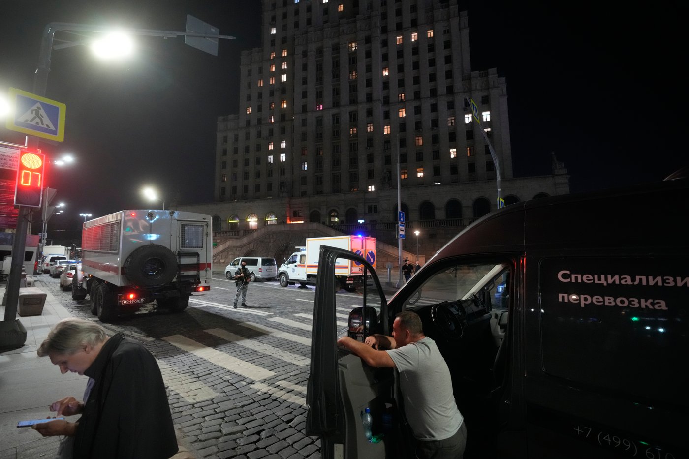 3 people killed, at least 21 wounded in Moscow restaurant bombing, Russian officials say | iNFOnews.ca