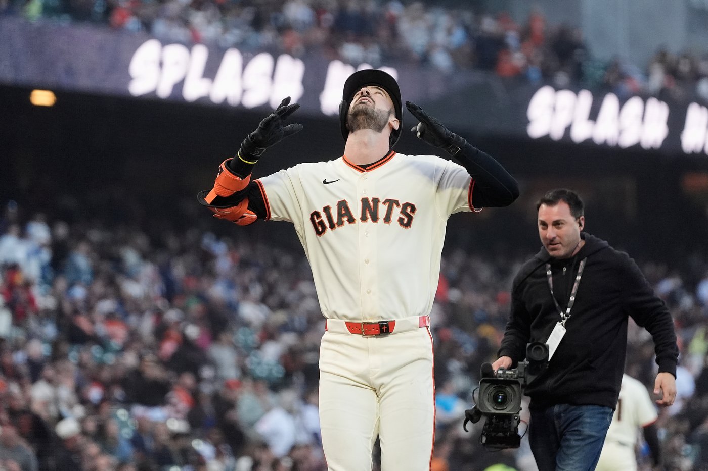 Giants beat the Rockies 8-2 to start a 4-game series | iNFOnews.ca