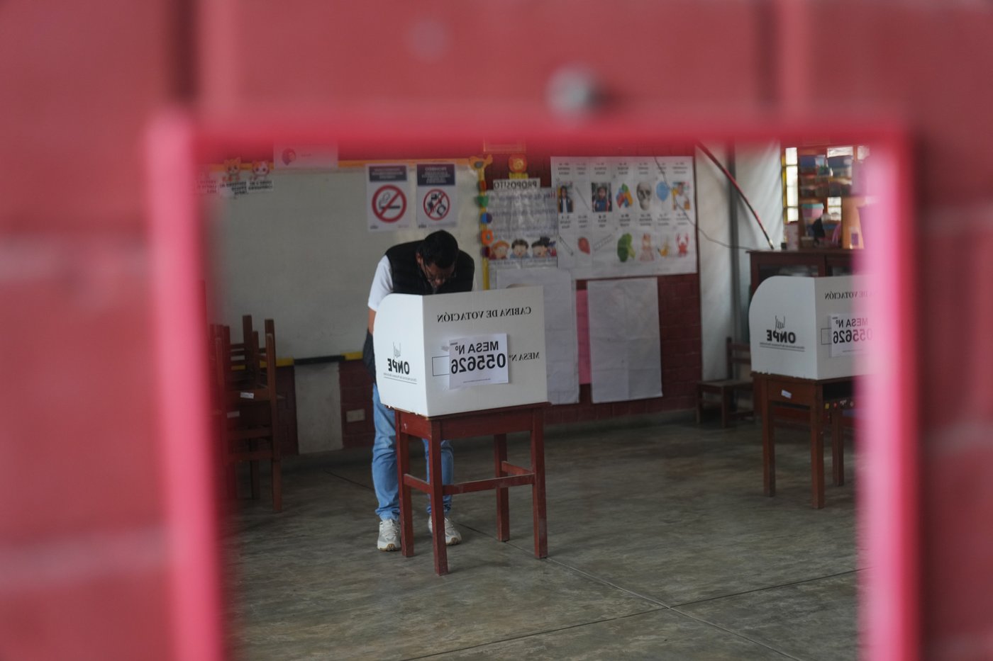 Fujimori and nationalist Sánchez virtually tied as vote count continues in Peru | iNFOnews.ca
