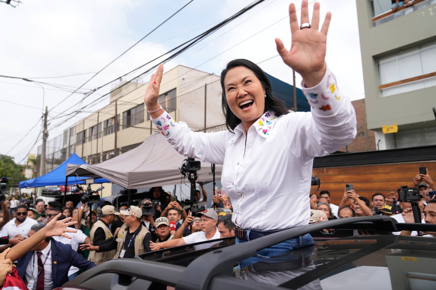 Fujimori and nationalist Sánchez virtually tied as vote count continues in Peru | iNFOnews.ca