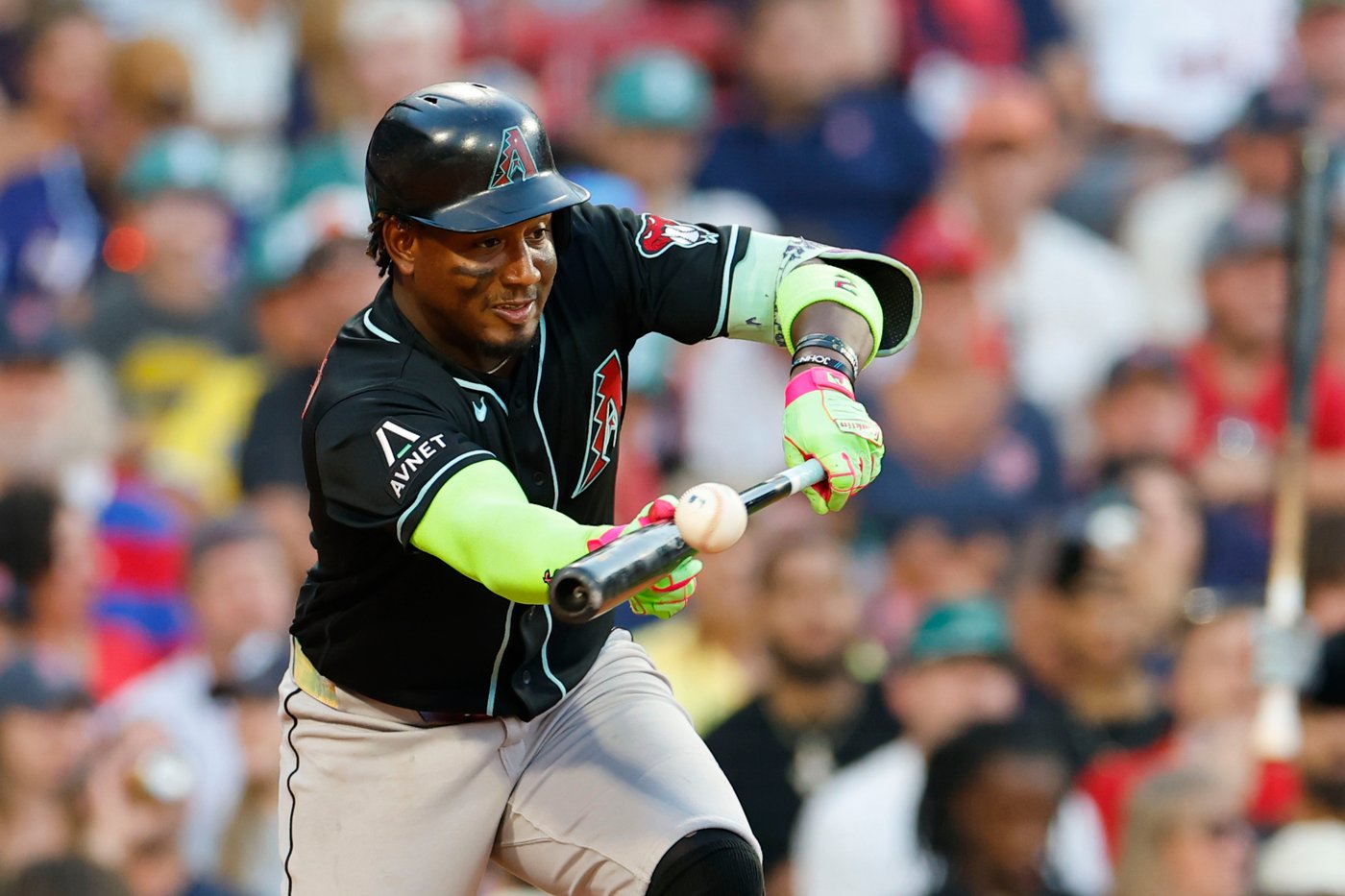 Nolan Arenado's broken-bat bloop in 10th sparks Diamondbacks to 7-6 win over Red Sox | iNFOnews.ca Nolan Arenado's broken-bat bloop in 10th sparks Diamondbacks to 7-6 win over Red Sox | iNFOnews.ca