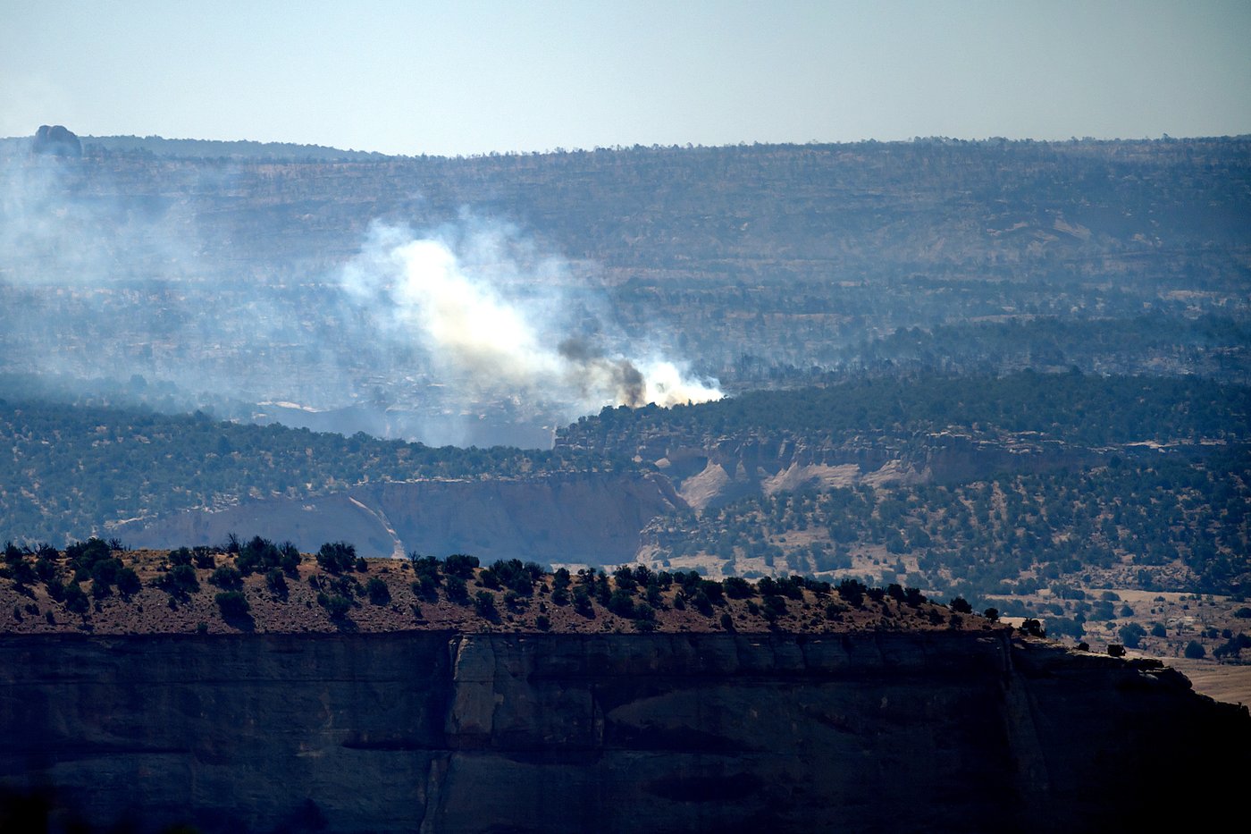 3 firefighters killed in Colorado as wildfires stoked by heat, wind rage across the West | iNFOnews.ca