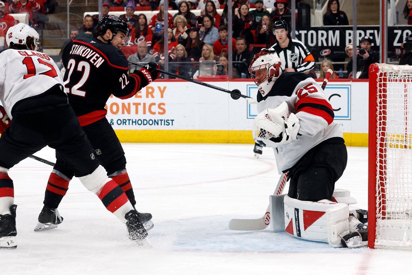 Ehlers leads Hurricanes to 5-2 win over Devils | iNFOnews.ca