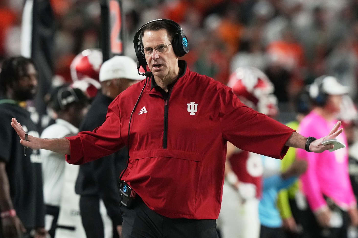 QB Josh Hoover faces new challenge in replacing Heisman winner on defending champion Indiana | iNFOnews.ca