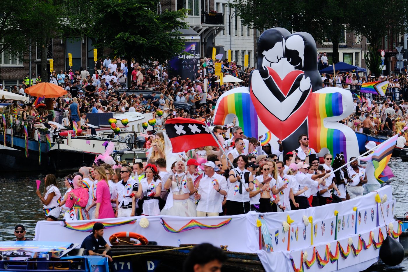 Hundreds of thousands line Amsterdam canals for the annual Pride boat parade | iNFOnews.ca