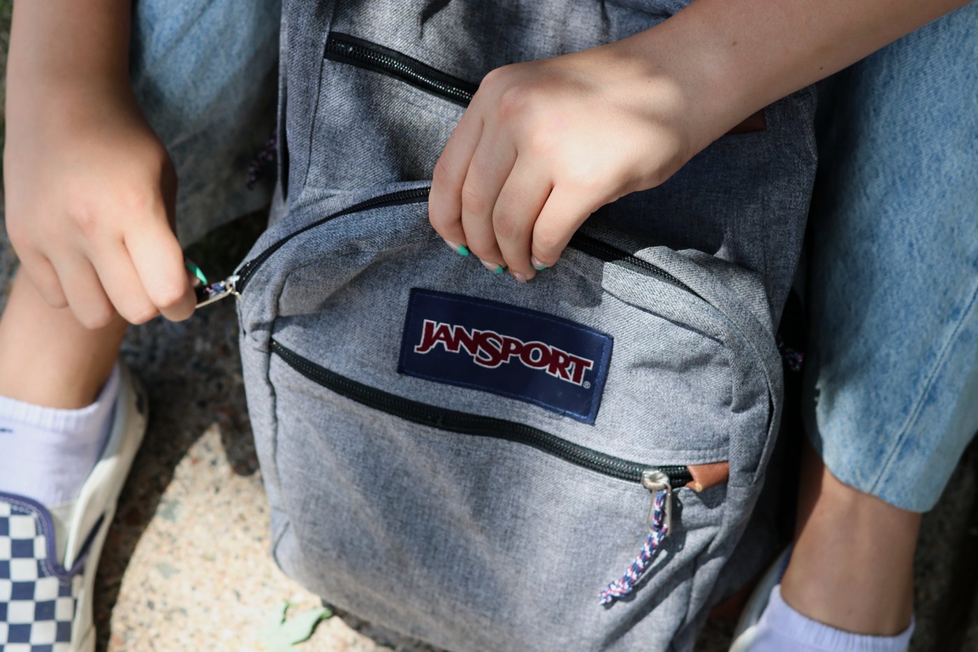 School backpack overload: Heavy bags can strain kids’ bodies | iNFOnews.ca
