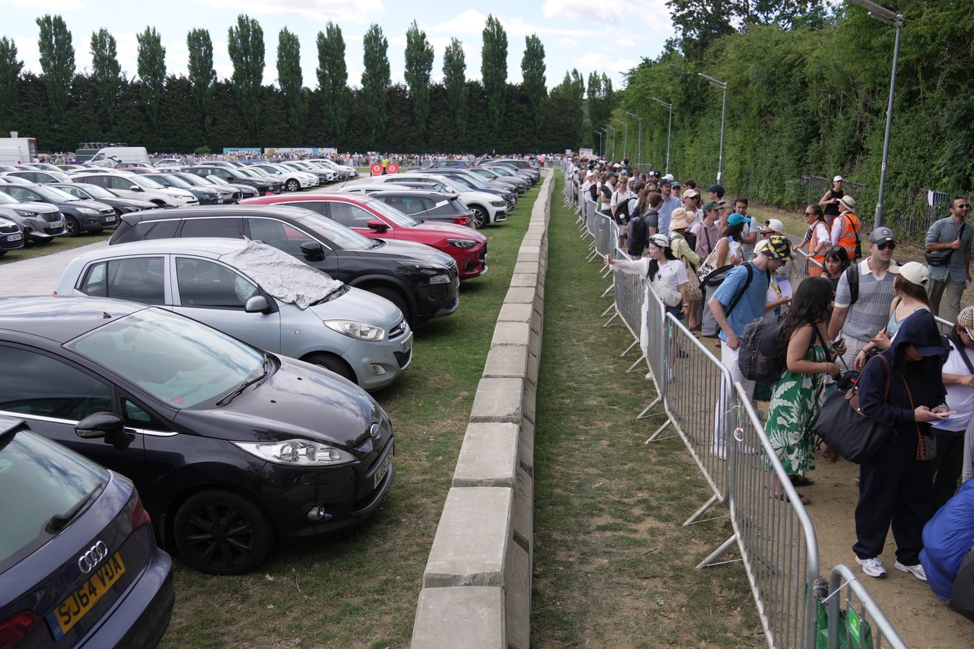 In Wimbledon's famous queue, fans keep tradition alive by waiting hours for tickets | iNFOnews.ca