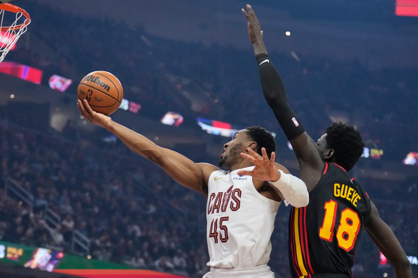 Donovan Mitchell and Evan Mobley help Cavaliers hold off Hawks 122-116 | iNFOnews.ca