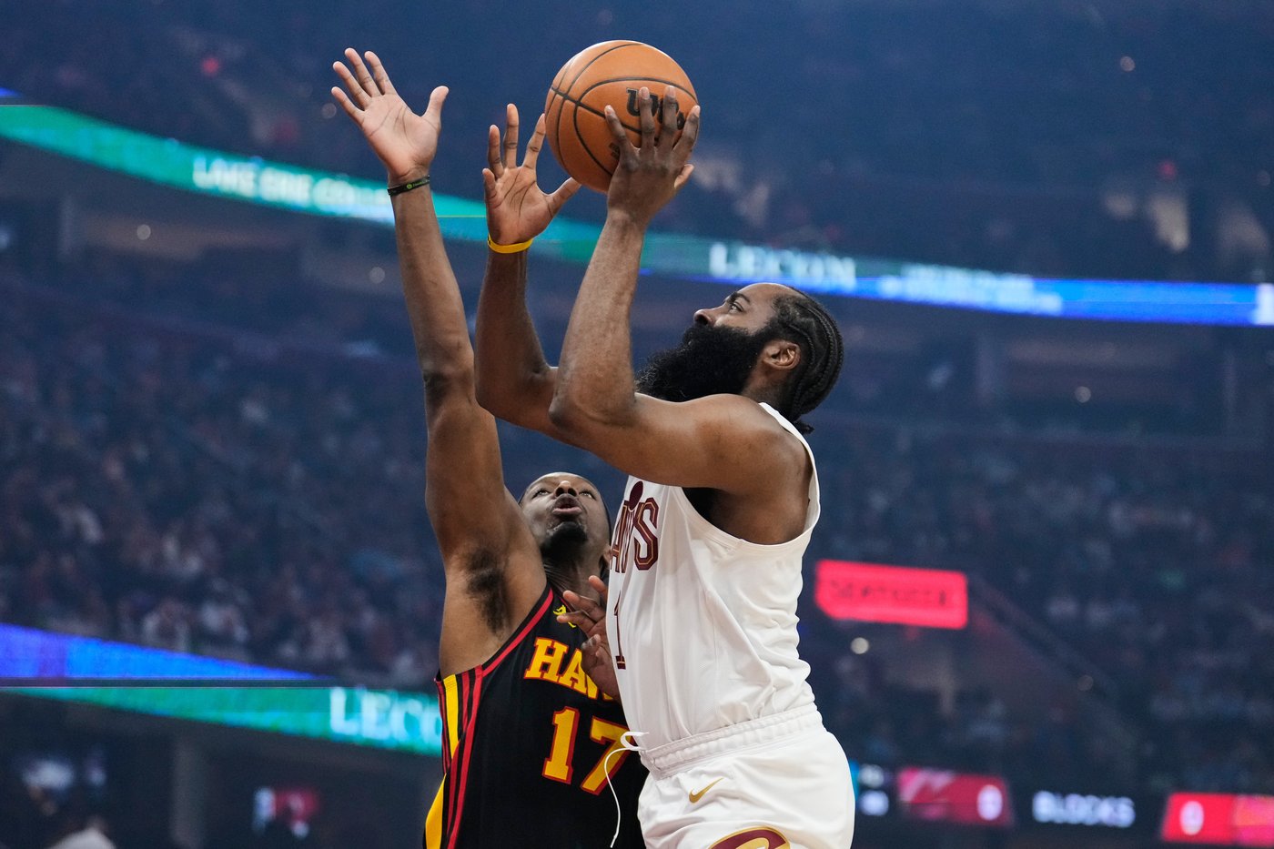 Donovan Mitchell and Evan Mobley help Cavaliers hold off Hawks 122-116 | iNFOnews.ca
