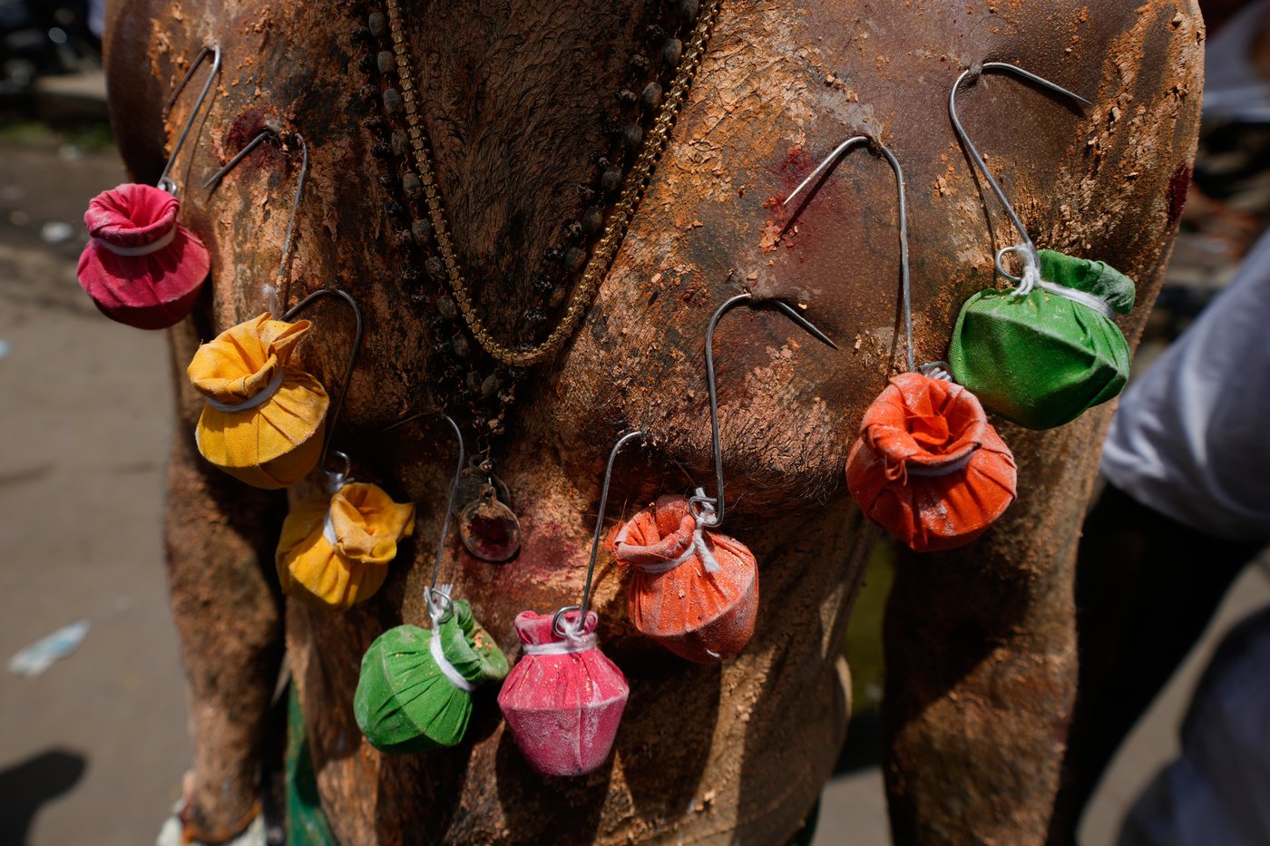 Hindu devotees honor goddesses in India and Britain, in photos | iNFOnews.ca