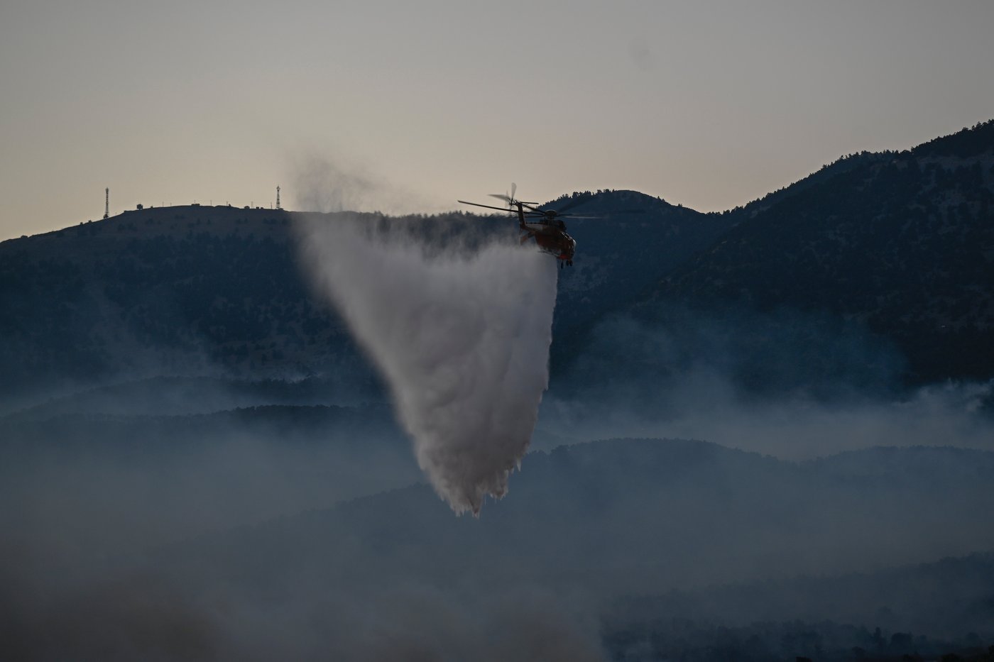 Greek wildfires halted after deadly helicopter crash; French evacuees returning home | iNFOnews.ca