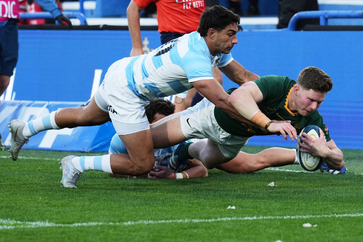 Springboks edge Argentina as Siya Kolisi limps off with a recurring hamstring injury | iNFOnews.ca Springboks edge Argentina as Siya Kolisi limps off with a recurring hamstring injury | iNFOnews.ca