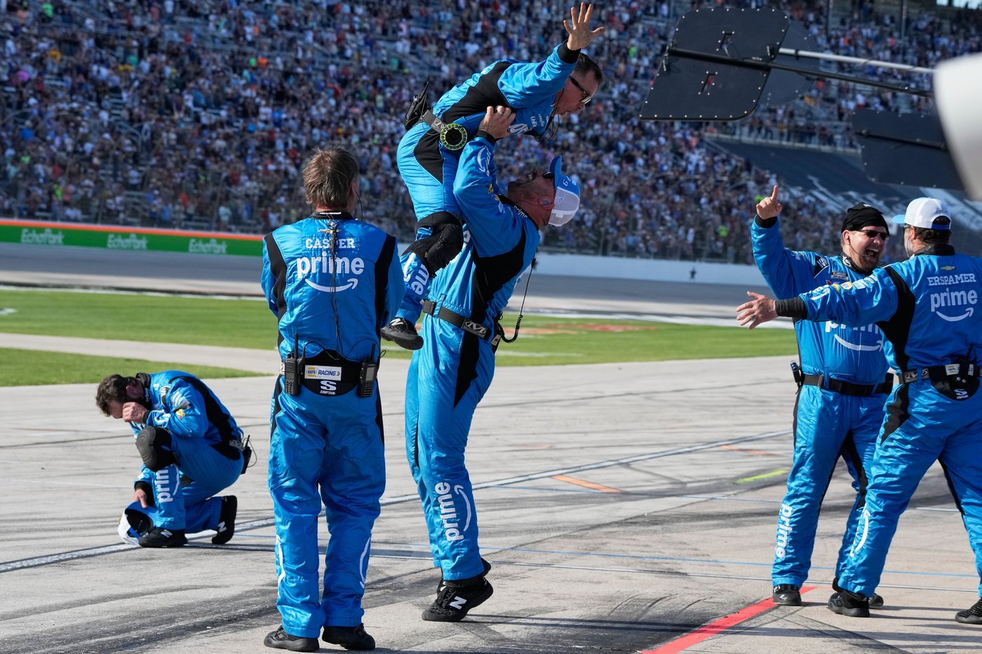 Chase Elliott had never before won 2 Cup races this early in a NASCAR season | iNFOnews.ca